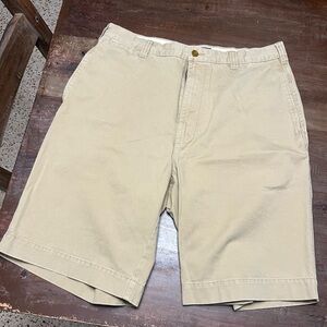 Abercrombie & Fitch men’s khaki shorts; size 33; excellent condition